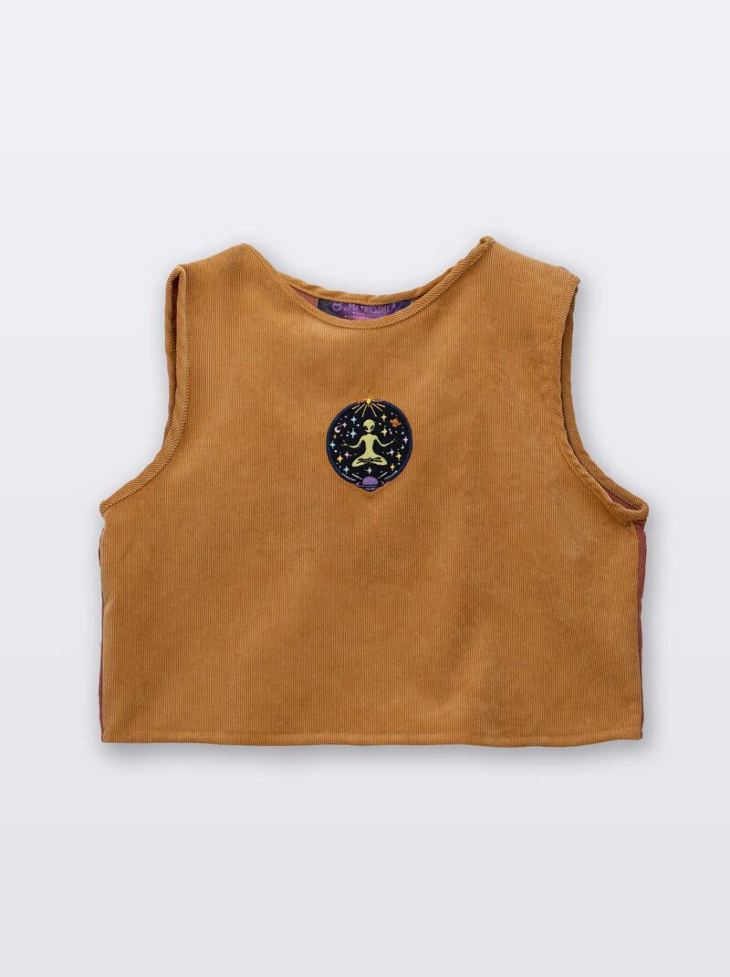 Croptop Alien meditando