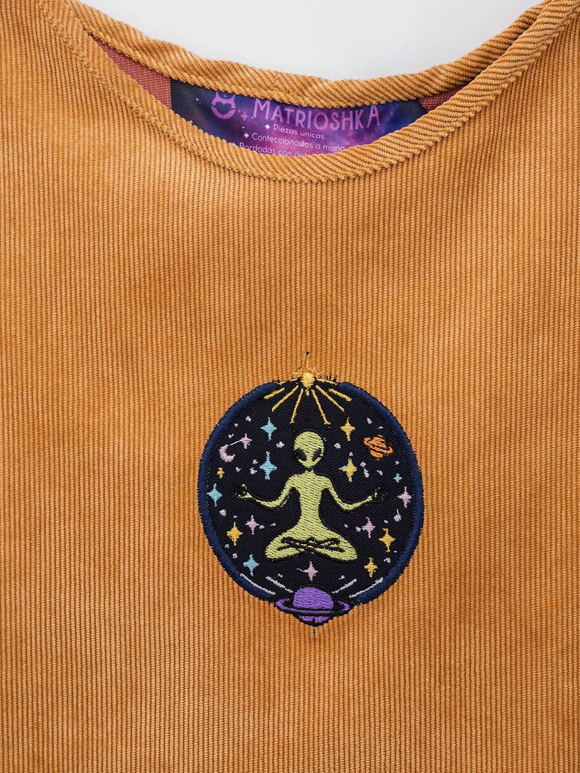 Croptop Alien meditando - Imagen 2