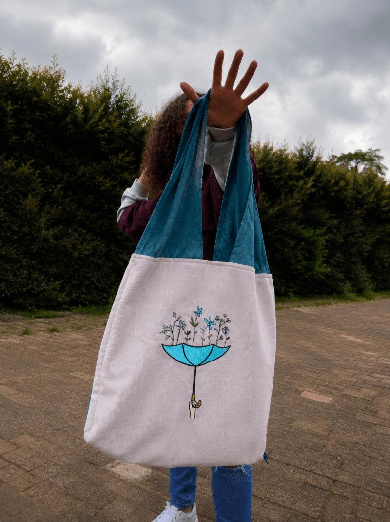 matrioshka-totebag-sueños-sombrilla-flores